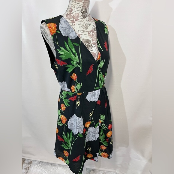 CAMILLA TREE Black floral print faux wrap mini dress size M. - Picture 8 of 11